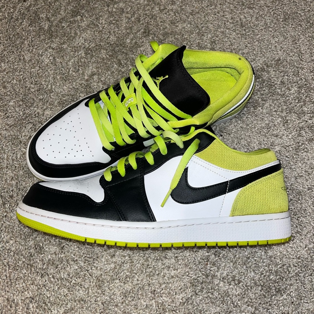 CYBER AIR JORDAN 1 LOWS